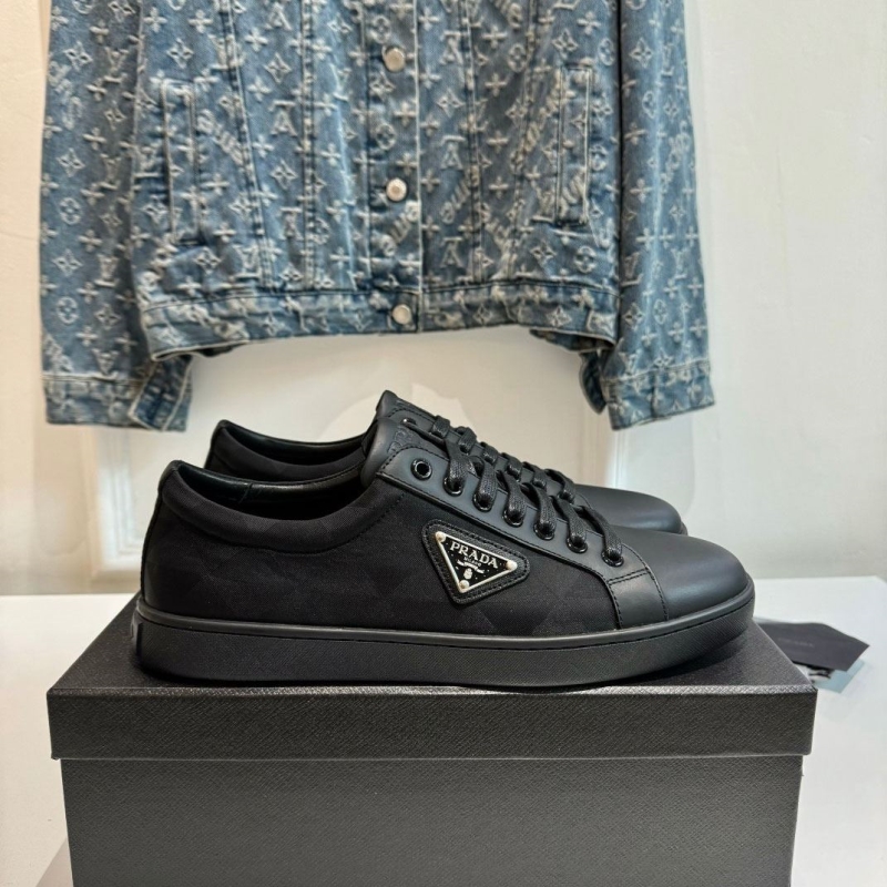 Pra*a casual shoes
